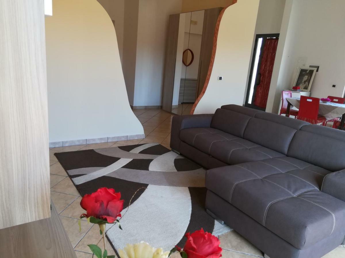Villa Dolce Casa Sara à Collemeto Extérieur photo