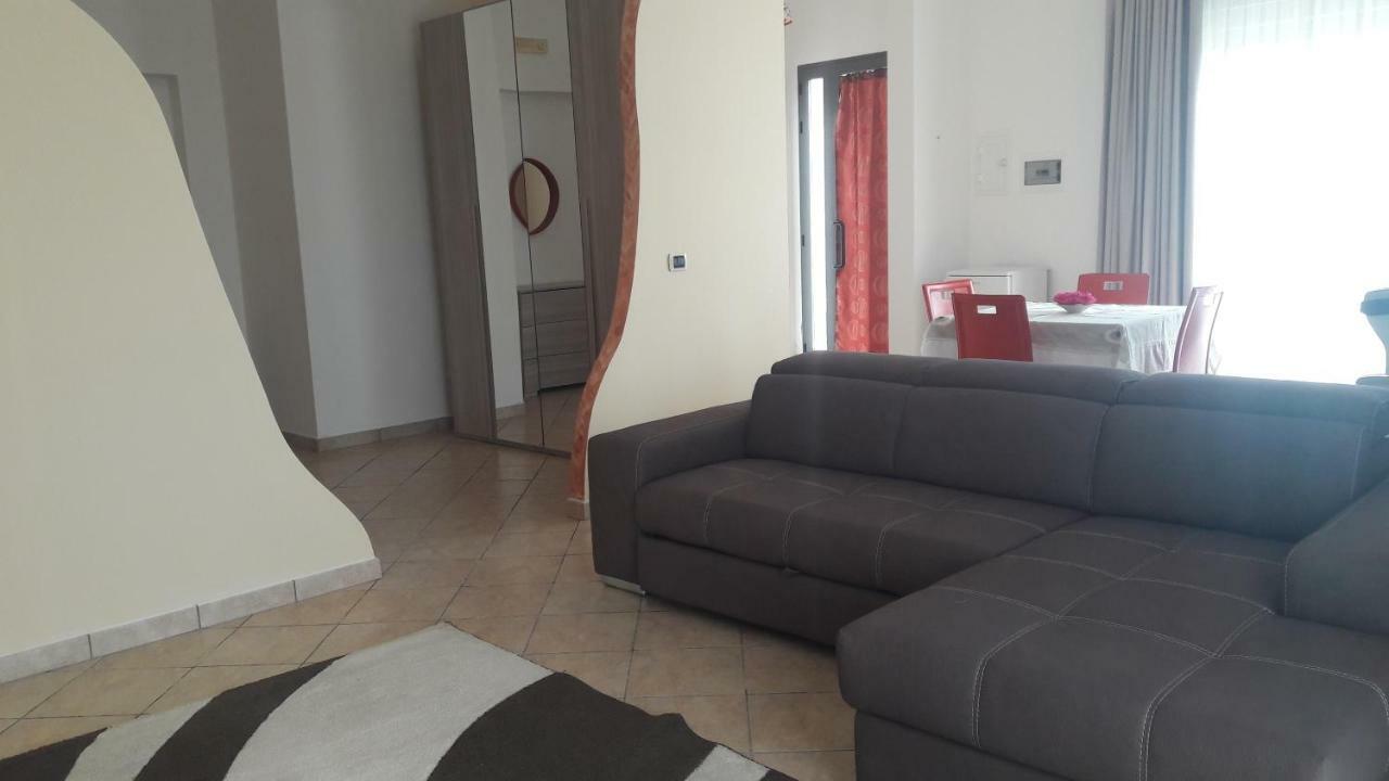Villa Dolce Casa Sara à Collemeto Extérieur photo
