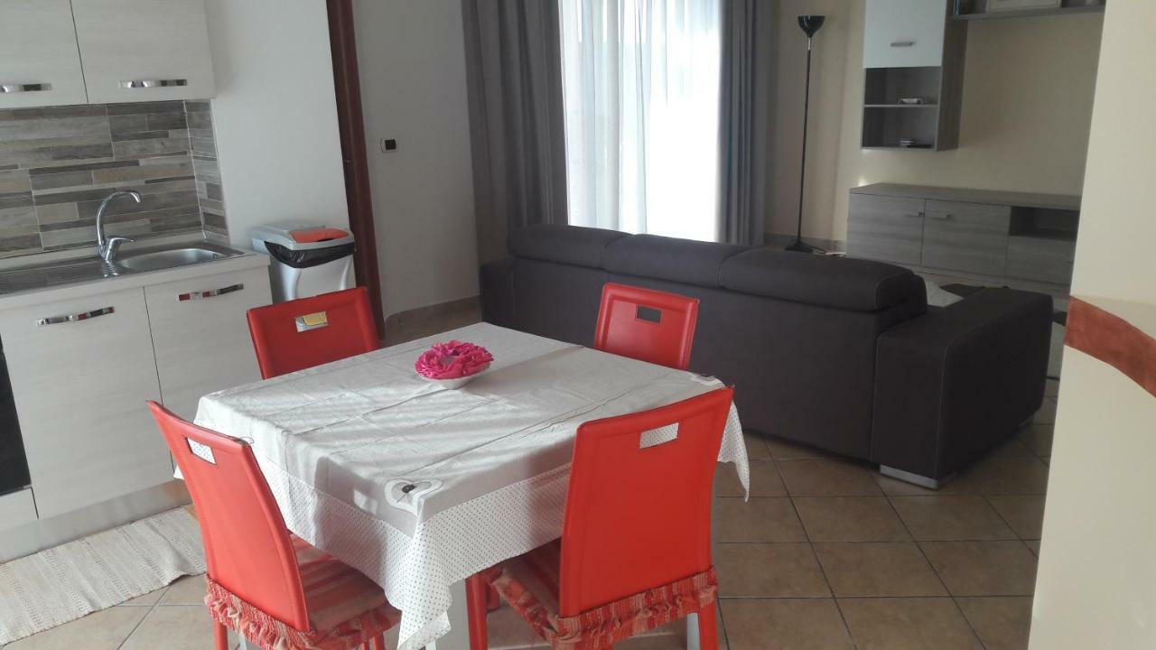 Villa Dolce Casa Sara à Collemeto Extérieur photo